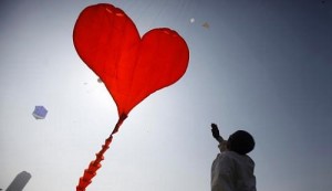 ap_india_kite_festival__heart_kite_ss_thg_130107l_ssh